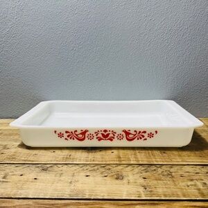VTG Pyrex 933 Lasagna Baking Dish Friendship Red Bird Milk Glass EUC